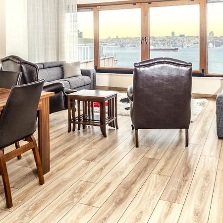 شقة اسطنبول  في Flat With Sea View Near Uskudar Ferry Station المظهر الخارجي الصورة