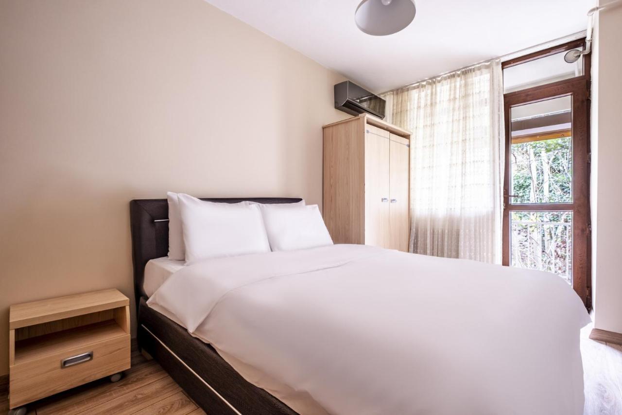 شقة اسطنبول  في Flat With Sea View Near Uskudar Ferry Station المظهر الخارجي الصورة