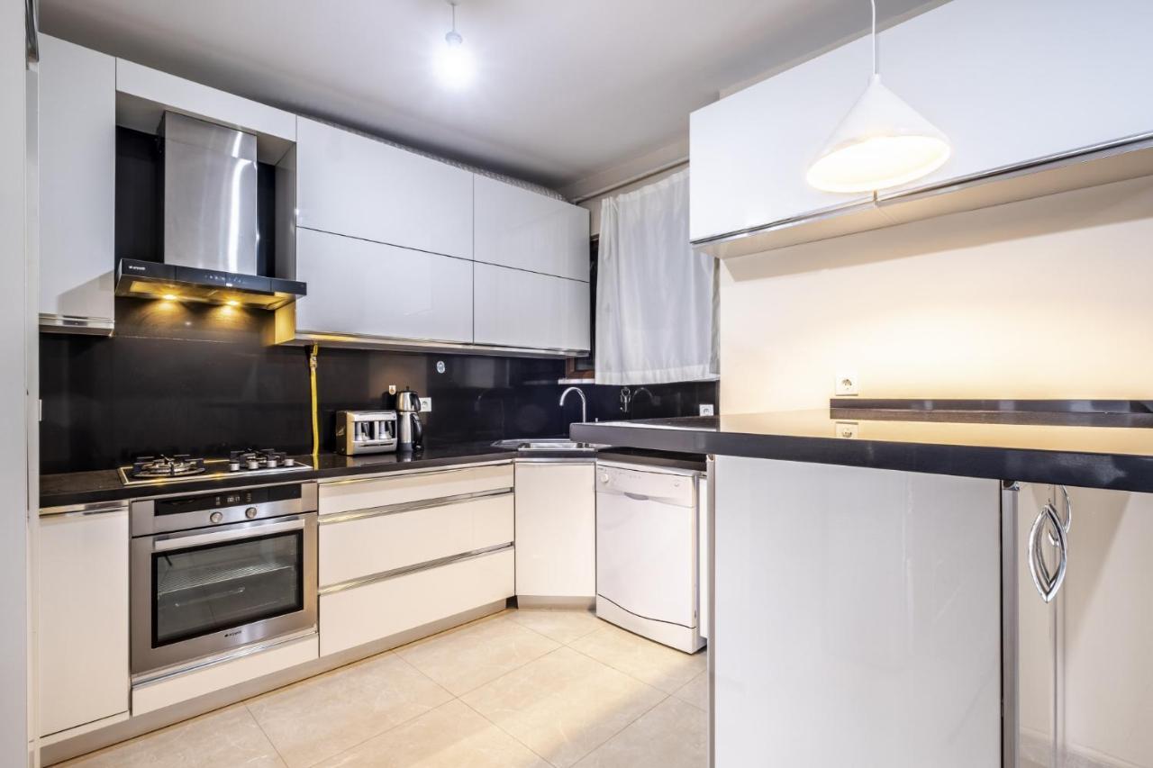 شقة اسطنبول  في Flat With Sea View Near Uskudar Ferry Station المظهر الخارجي الصورة