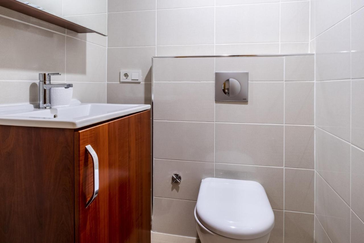 شقة اسطنبول  في Flat With Sea View Near Uskudar Ferry Station المظهر الخارجي الصورة